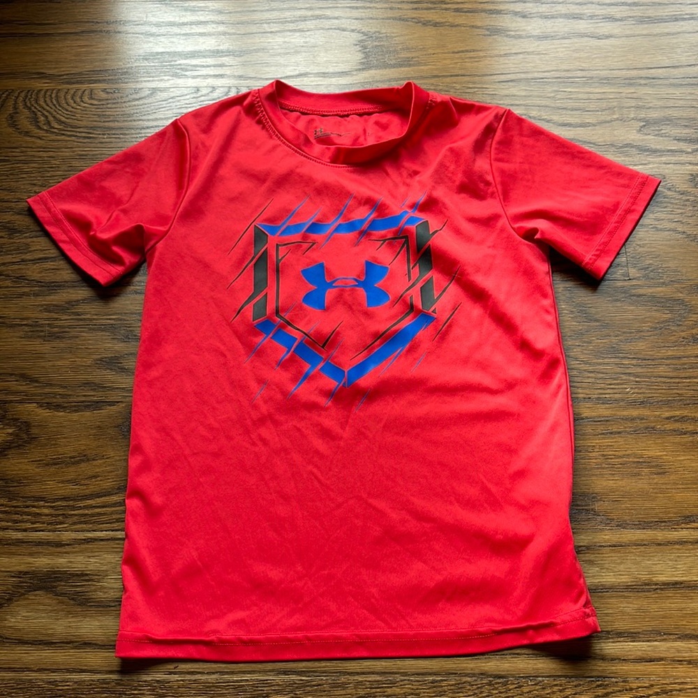 Under armour size 7 boys T-shirt